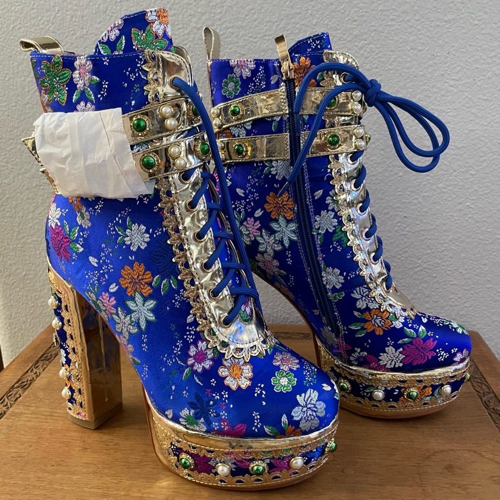 Azalea Wang Richie Rich Embroidered Jeweled Ankle Boots. Size 10 Blue